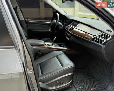 Сірий БМВ Х5, об'ємом двигуна 2.98 л та пробігом 180 тис. км за 13500 $, фото 34 на Automoto.ua