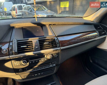 Серый БМВ Х5, объемом двигателя 3 л и пробегом 287 тыс. км за 15500 $, фото 40 на Automoto.ua