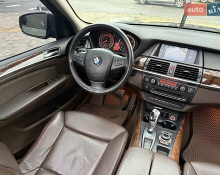 Серый БМВ Х5, объемом двигателя 3 л и пробегом 320 тыс. км за 16900 $, фото 80 на Automoto.ua