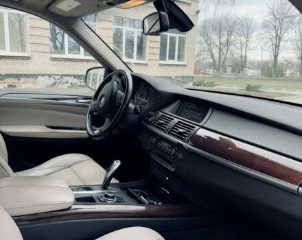 Серый БМВ Х5, объемом двигателя 3 л и пробегом 230 тыс. км за 11900 $, фото 6 на Automoto.ua