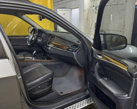 Серый БМВ Х5, объемом двигателя 3 л и пробегом 290 тыс. км за 14499 $, фото 7 на Automoto.ua
