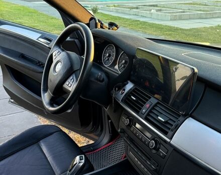 Серый БМВ Х5, объемом двигателя 3 л и пробегом 244 тыс. км за 17000 $, фото 6 на Automoto.ua