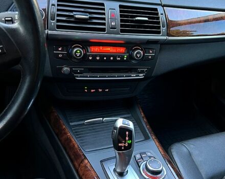 Серый БМВ Х5, объемом двигателя 3 л и пробегом 225 тыс. км за 12600 $, фото 4 на Automoto.ua
