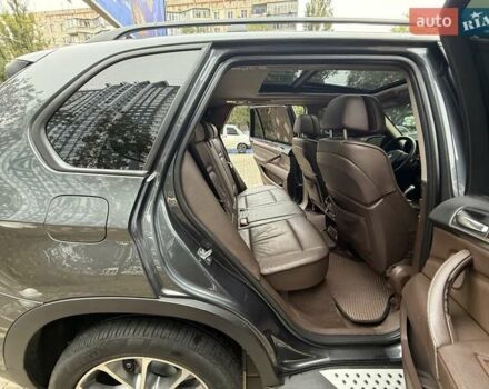 Серый БМВ Х5, объемом двигателя 3 л и пробегом 320 тыс. км за 16900 $, фото 74 на Automoto.ua