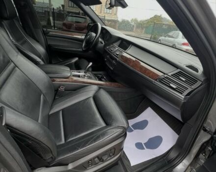 Серый БМВ Х5, объемом двигателя 3 л и пробегом 330 тыс. км за 13500 $, фото 18 на Automoto.ua