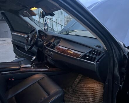 Серый БМВ Х5, объемом двигателя 3 л и пробегом 360 тыс. км за 17000 $, фото 6 на Automoto.ua
