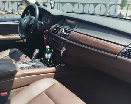 Серый БМВ Х5, объемом двигателя 3 л и пробегом 264 тыс. км за 18150 $, фото 10 на Automoto.ua