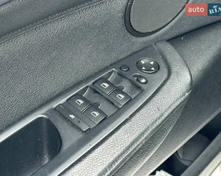 Сірий БМВ Х5, об'ємом двигуна 3 л та пробігом 304 тис. км за 11990 $, фото 30 на Automoto.ua