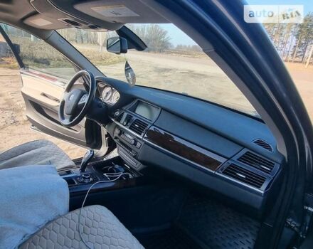 Сірий БМВ Х5, об'ємом двигуна 2.98 л та пробігом 218 тис. км за 14000 $, фото 6 на Automoto.ua