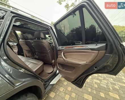 Серый БМВ Х5, объемом двигателя 3 л и пробегом 320 тыс. км за 16900 $, фото 72 на Automoto.ua