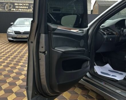 Серый БМВ Х5, объемом двигателя 3 л и пробегом 330 тыс. км за 13500 $, фото 12 на Automoto.ua