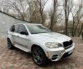 Серый БМВ Х5, объемом двигателя 3 л и пробегом 273 тыс. км за 13500 $, фото 1 на Automoto.ua