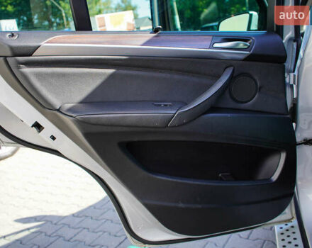 Серый БМВ Х5, объемом двигателя 3 л и пробегом 258 тыс. км за 12950 $, фото 30 на Automoto.ua