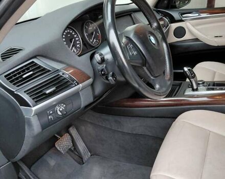 Серый БМВ Х5, объемом двигателя 3 л и пробегом 250 тыс. км за 15700 $, фото 29 на Automoto.ua