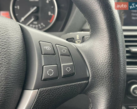 Серый БМВ Х5, объемом двигателя 3 л и пробегом 328 тыс. км за 16950 $, фото 27 на Automoto.ua