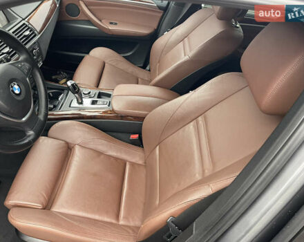 Серый БМВ Х5, объемом двигателя 3 л и пробегом 328 тыс. км за 16950 $, фото 20 на Automoto.ua