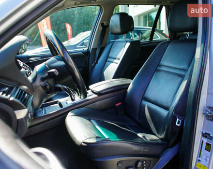 Серый БМВ Х5, объемом двигателя 3 л и пробегом 258 тыс. км за 12950 $, фото 17 на Automoto.ua