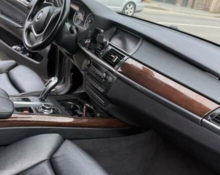 Серый БМВ Х5, объемом двигателя 3 л и пробегом 320 тыс. км за 16500 $, фото 3 на Automoto.ua