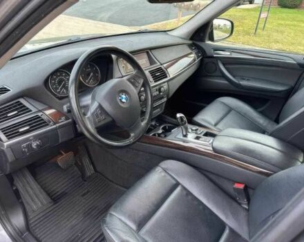 Серый БМВ Х5, объемом двигателя 3 л и пробегом 134 тыс. км за 8700 $, фото 9 на Automoto.ua