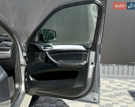 Серый БМВ Х5, объемом двигателя 3 л и пробегом 253 тыс. км за 15700 $, фото 49 на Automoto.ua