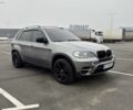 Серый БМВ Х5, объемом двигателя 3 л и пробегом 194 тыс. км за 16000 $, фото 1 на Automoto.ua