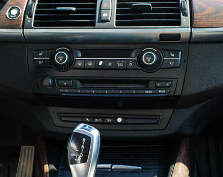 Серый БМВ Х5, объемом двигателя 3 л и пробегом 258 тыс. км за 12950 $, фото 27 на Automoto.ua