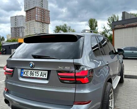 Серый БМВ Х5, объемом двигателя 3 л и пробегом 300 тыс. км за 16000 $, фото 1 на Automoto.ua