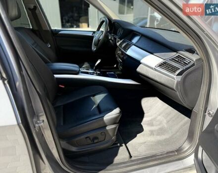 Серый БМВ Х5, объемом двигателя 3 л и пробегом 253 тыс. км за 15700 $, фото 54 на Automoto.ua