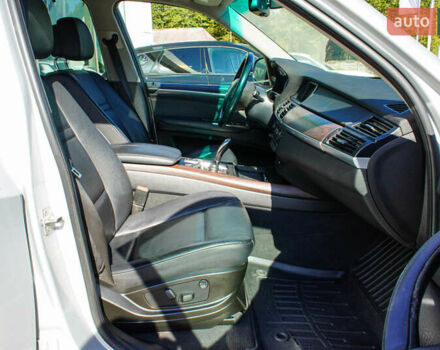 Серый БМВ Х5, объемом двигателя 3 л и пробегом 258 тыс. км за 12950 $, фото 43 на Automoto.ua