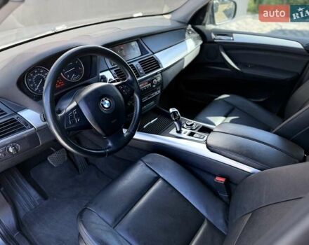 Серый БМВ Х5, объемом двигателя 3 л и пробегом 253 тыс. км за 15700 $, фото 30 на Automoto.ua