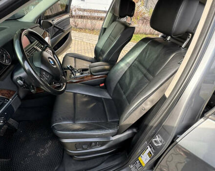 Серый БМВ Х5, объемом двигателя 2.98 л и пробегом 300 тыс. км за 13500 $, фото 7 на Automoto.ua