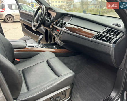 Серый БМВ Х5, объемом двигателя 3 л и пробегом 242 тыс. км за 18450 $, фото 19 на Automoto.ua