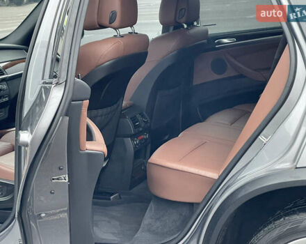 Серый БМВ Х5, объемом двигателя 3 л и пробегом 328 тыс. км за 16950 $, фото 2 на Automoto.ua