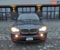 Серый БМВ Х5, объемом двигателя 3 л и пробегом 250 тыс. км за 15700 $, фото 1 на Automoto.ua