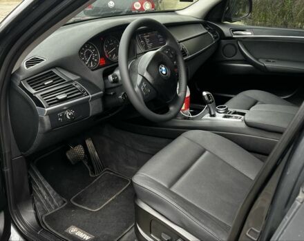 Серый БМВ Х5, объемом двигателя 3 л и пробегом 239 тыс. км за 13200 $, фото 5 на Automoto.ua