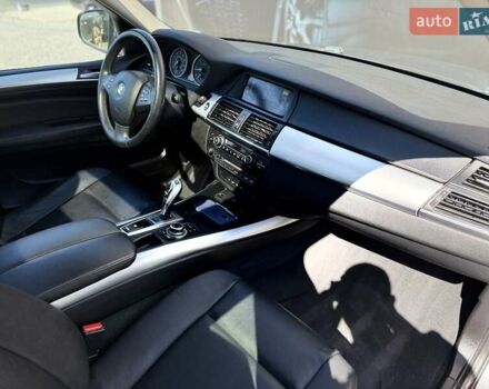 Серый БМВ Х5, объемом двигателя 3 л и пробегом 253 тыс. км за 15700 $, фото 51 на Automoto.ua