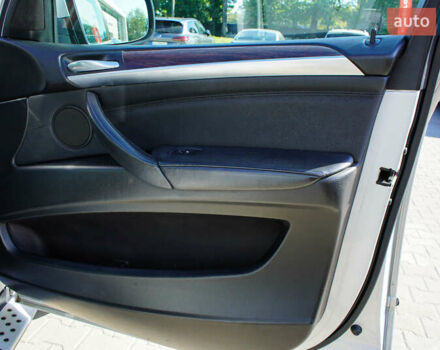 Серый БМВ Х5, объемом двигателя 3 л и пробегом 258 тыс. км за 12950 $, фото 41 на Automoto.ua