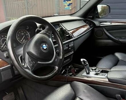 Серый БМВ Х5, объемом двигателя 3 л и пробегом 320 тыс. км за 16500 $, фото 4 на Automoto.ua