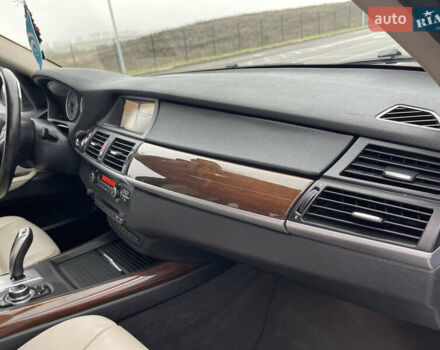 Сірий БМВ Х5, об'ємом двигуна 3 л та пробігом 285 тис. км за 15600 $, фото 45 на Automoto.ua