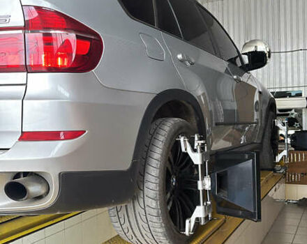 Серый БМВ Х5, объемом двигателя 2.98 л и пробегом 275 тыс. км за 13000 $, фото 2 на Automoto.ua