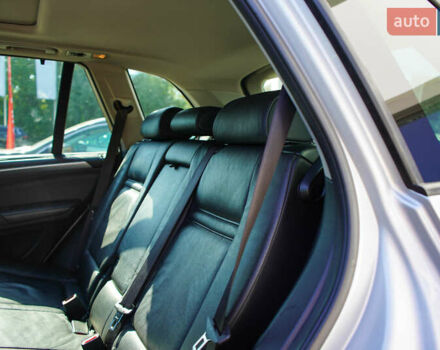 Сірий БМВ Х5, об'ємом двигуна 3 л та пробігом 258 тис. км за 11400 $, фото 44 на Automoto.ua