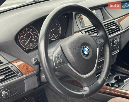 Серый БМВ Х5, объемом двигателя 3 л и пробегом 328 тыс. км за 16950 $, фото 21 на Automoto.ua