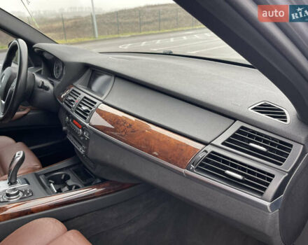 Серый БМВ Х5, объемом двигателя 3 л и пробегом 328 тыс. км за 16950 $, фото 50 на Automoto.ua