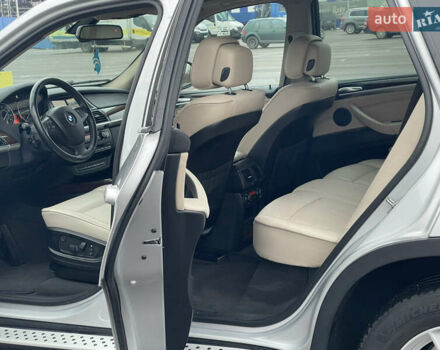 Сірий БМВ Х5, об'ємом двигуна 3 л та пробігом 285 тис. км за 15600 $, фото 35 на Automoto.ua