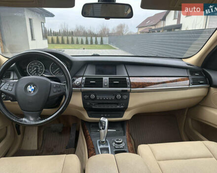 Серый БМВ Х5, объемом двигателя 3 л и пробегом 275 тыс. км за 13900 $, фото 14 на Automoto.ua