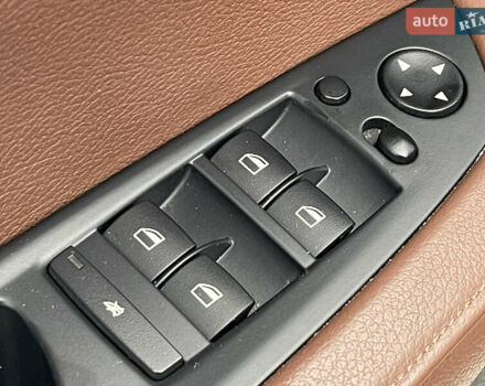 Серый БМВ Х5, объемом двигателя 3 л и пробегом 328 тыс. км за 16950 $, фото 19 на Automoto.ua