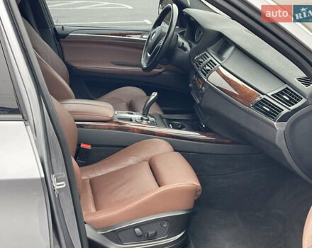 Серый БМВ Х5, объемом двигателя 3 л и пробегом 328 тыс. км за 16950 $, фото 45 на Automoto.ua