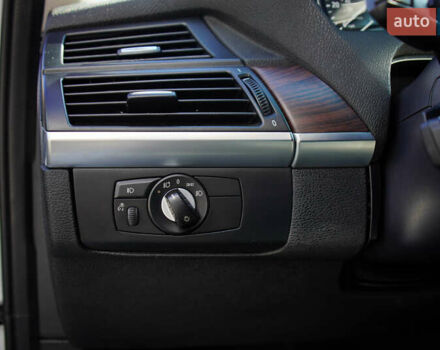 Серый БМВ Х5, объемом двигателя 3 л и пробегом 258 тыс. км за 12950 $, фото 13 на Automoto.ua