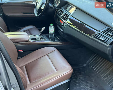 Серый БМВ Х5, объемом двигателя 3 л и пробегом 241 тыс. км за 16300 $, фото 13 на Automoto.ua