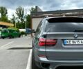 Серый БМВ Х5, объемом двигателя 3 л и пробегом 300 тыс. км за 16000 $, фото 2 на Automoto.ua